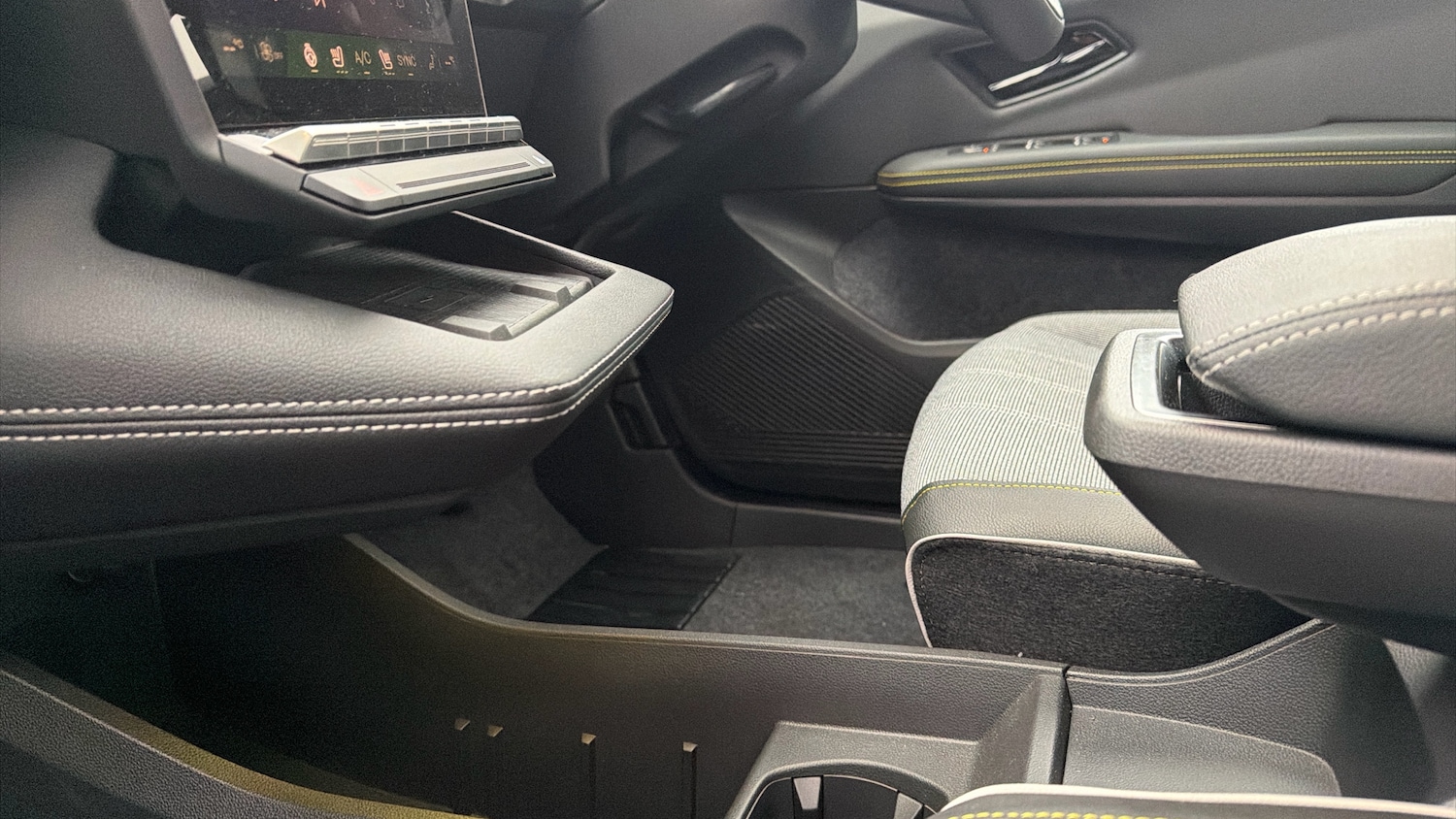 Used Renault Scenic E-Tech 2025 for sale - 76945795: Photo 13