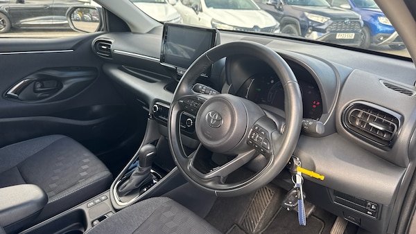 Used Toyota Yaris 2024 for sale - 76142320: Photo 11