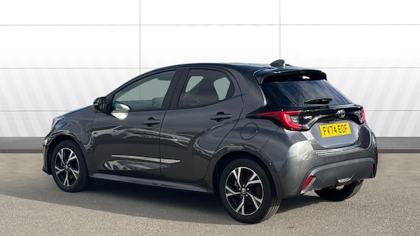 Used Toyota Yaris 2024 for sale - 76142320: Photo 2