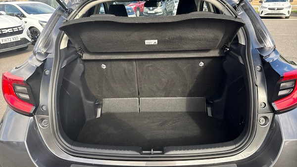 Used Toyota Yaris 2024 for sale - 76142320: Photo 4