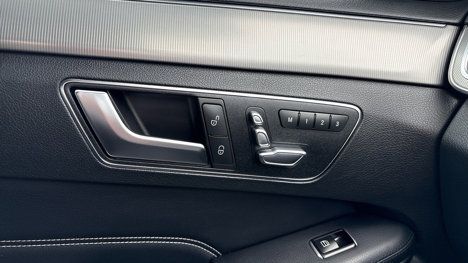 Used Mercedes-Benz E Class 2015 for sale - 76719927: Photo 35