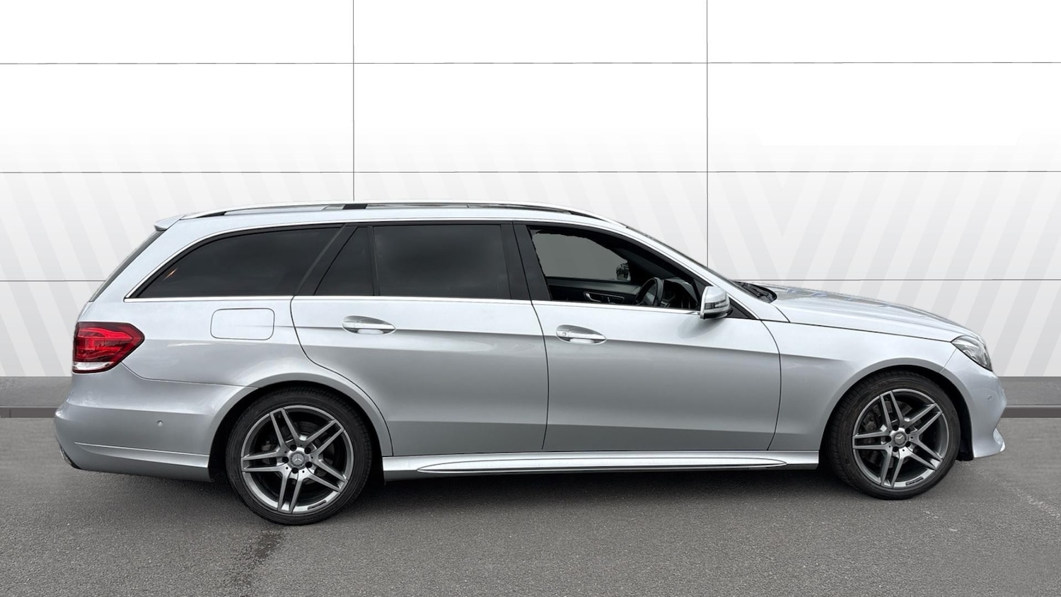 Used Mercedes-Benz E Class 2015 for sale - 76719927: Photo 5