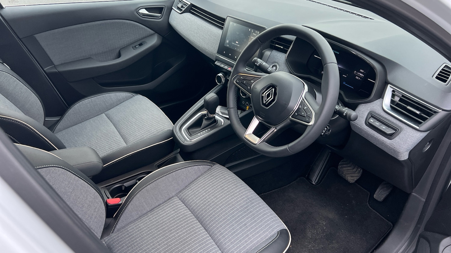 Used Renault Clio 2024 for sale - 77735495: Photo 11