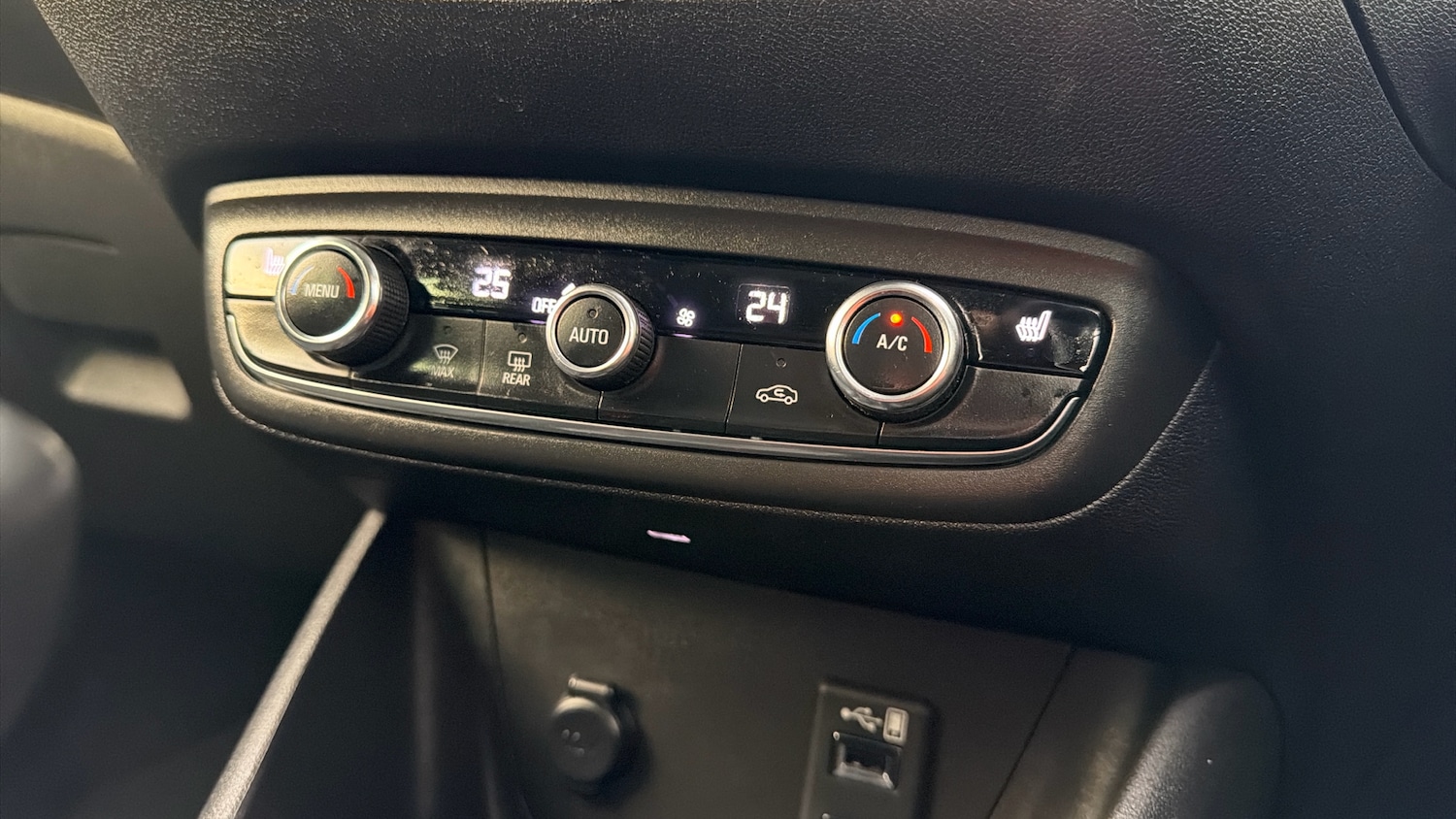 Used Vauxhall Crossland 2022 for sale - 76493699: Photo 29