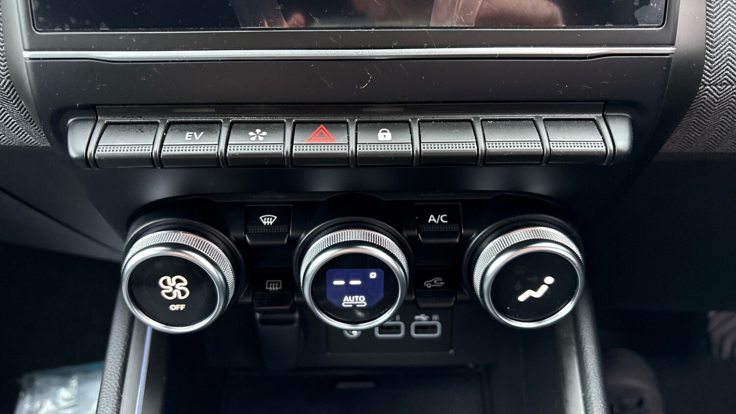 Used Renault Clio 2024 for sale - 76393397: Photo 25