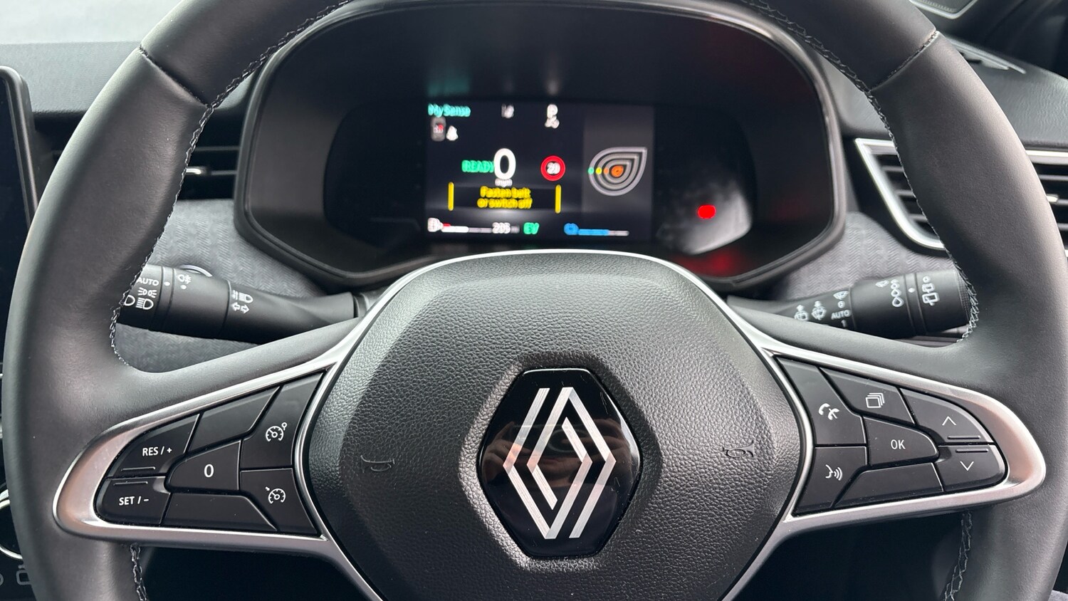 Used Renault Clio 2024 for sale - 76393397: Photo 32