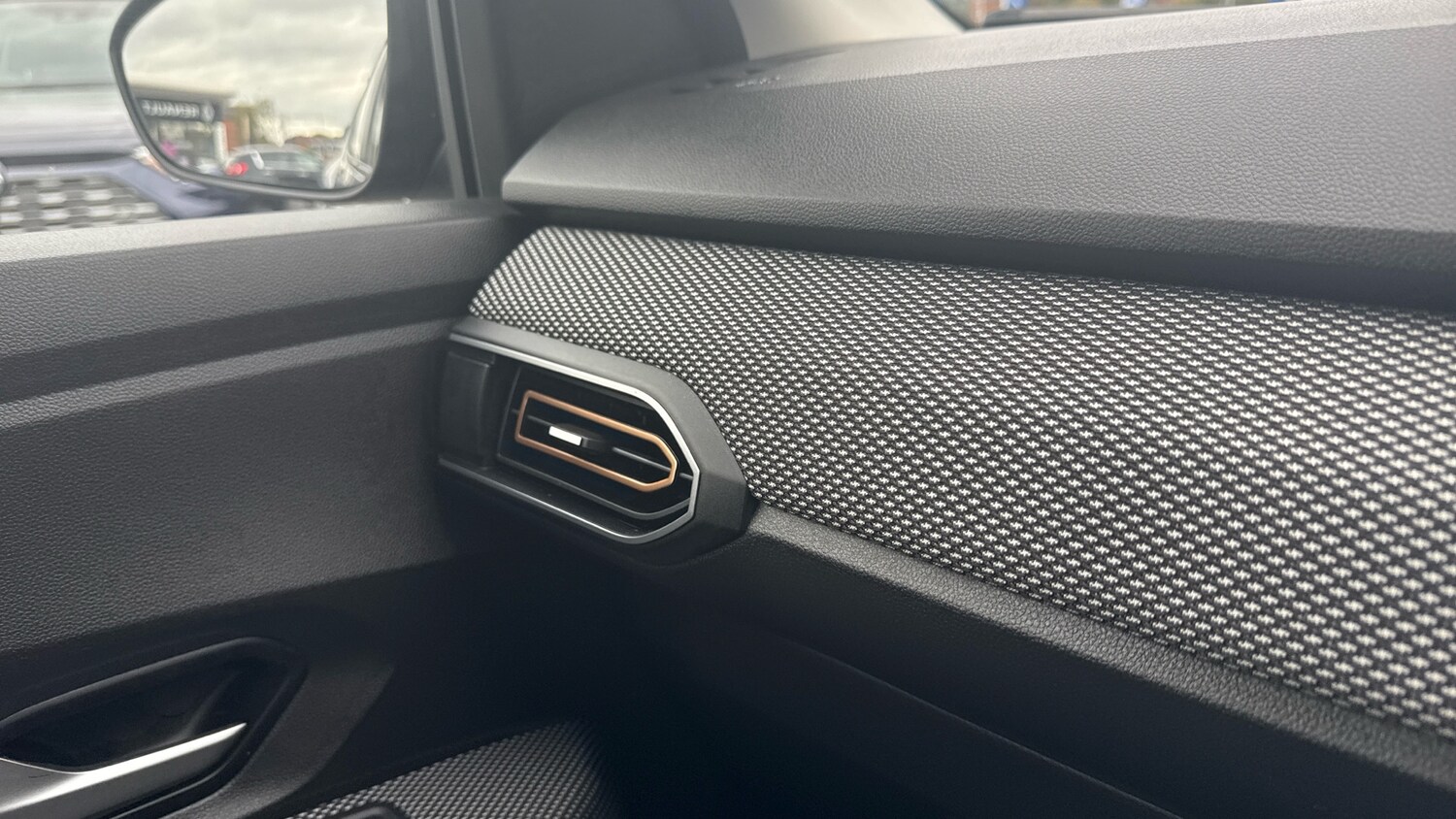 Used Dacia Sandero Stepway 2024 for sale - 76196328: Photo 33