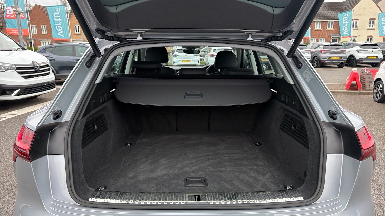 Used Audi e-tron 2022 for sale - 78081624: Photo 4