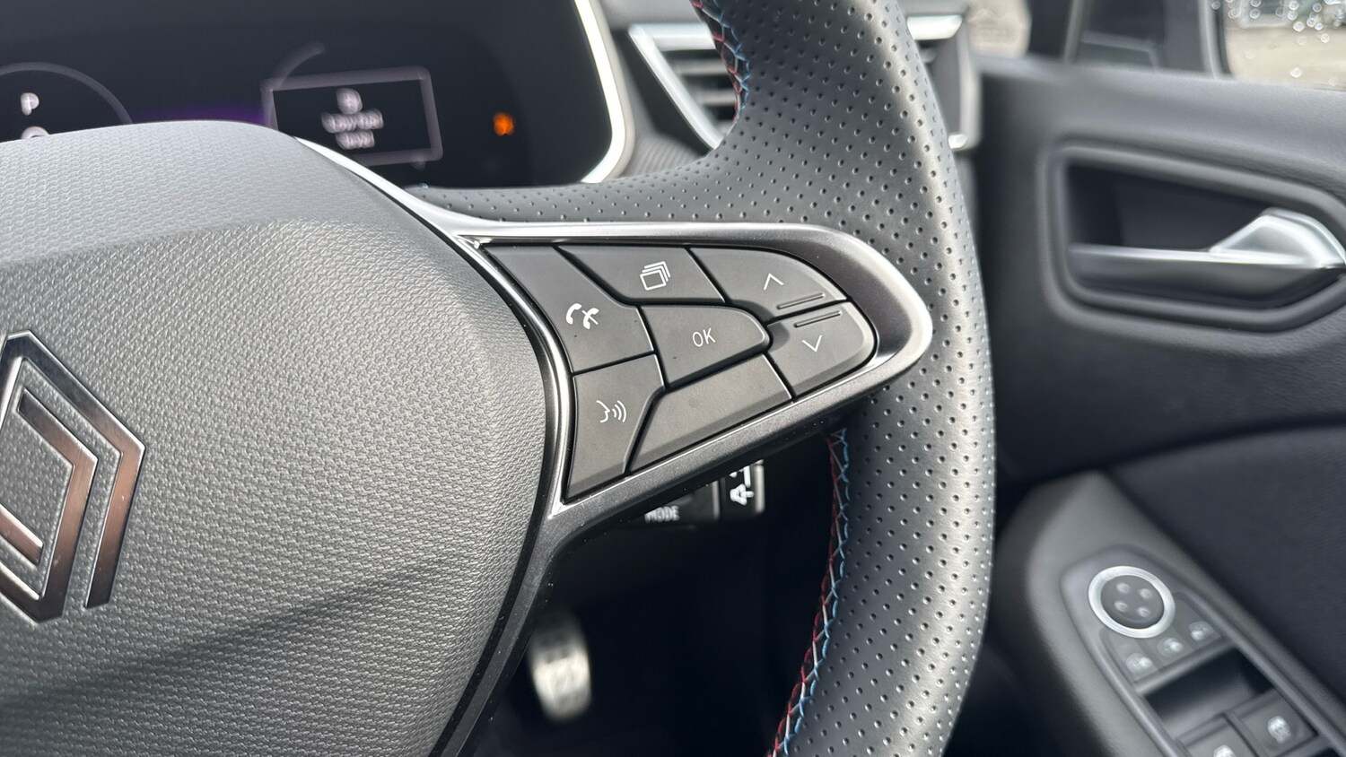 Used Renault Clio 2025 for sale - 76164402: Photo 30