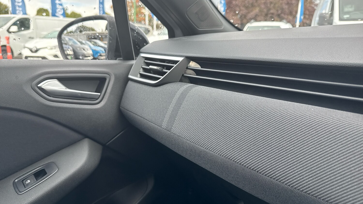 Used Renault Clio 2025 for sale - 76164402: Photo 39