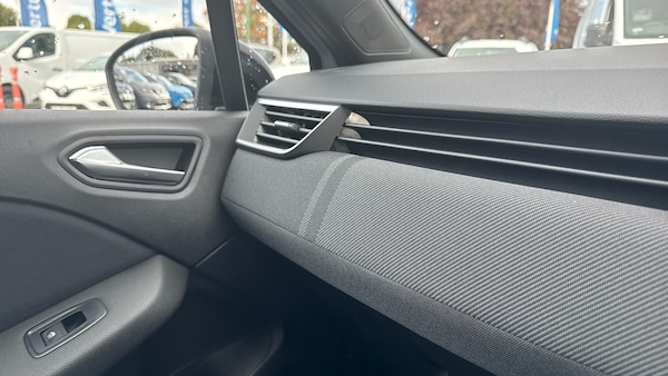 Used Renault Clio 2025 for sale - 76164402: Photo 39