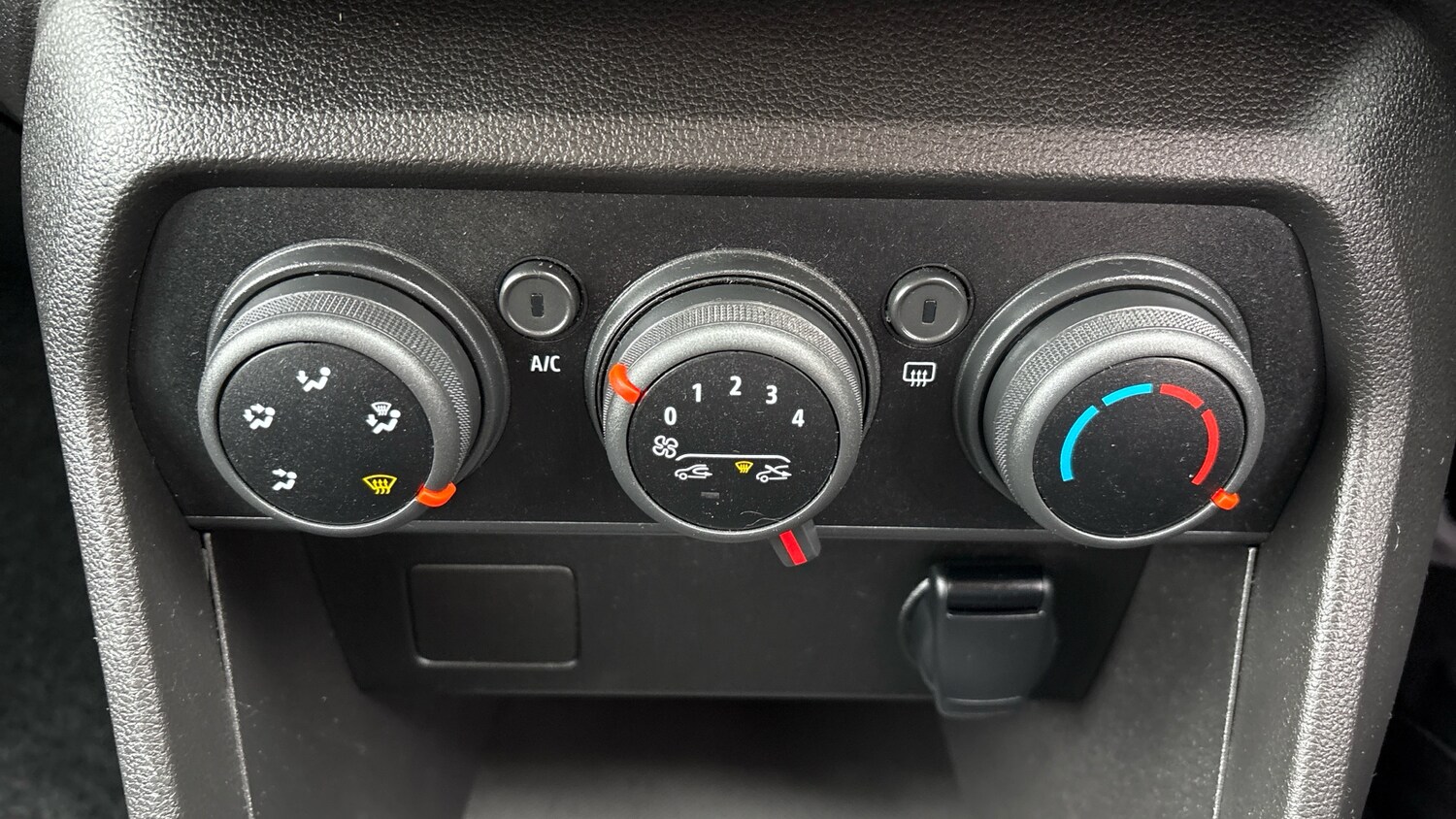 Used Dacia Sandero 2022 for sale - 76299744: Photo 25