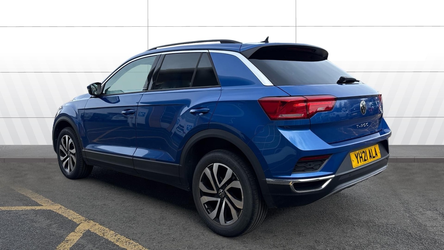 Used Volkswagen T-Roc 2021 for sale - 77606343: Photo 2