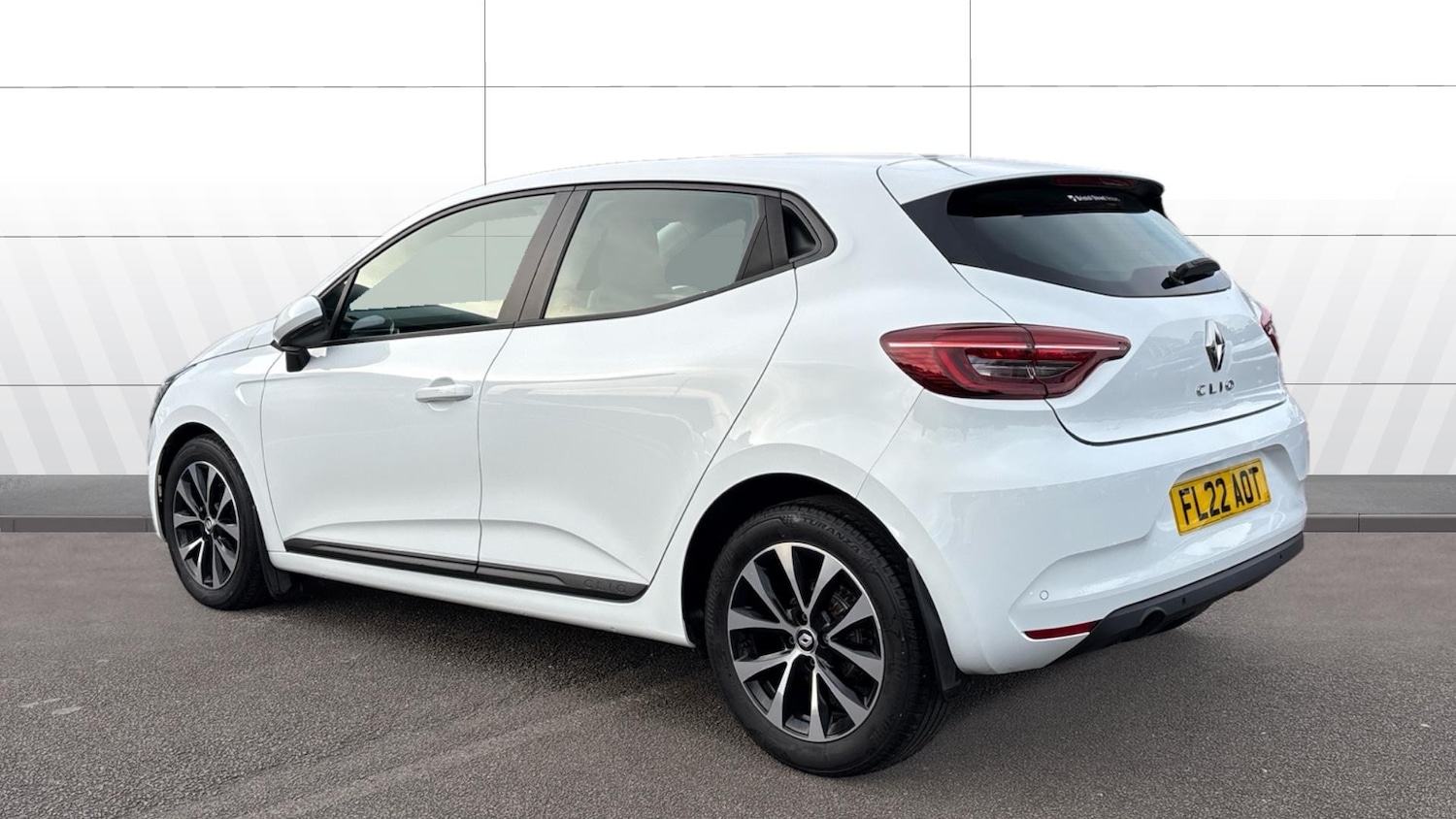 Used Renault Clio 2022 for sale - 76719187: Photo 2