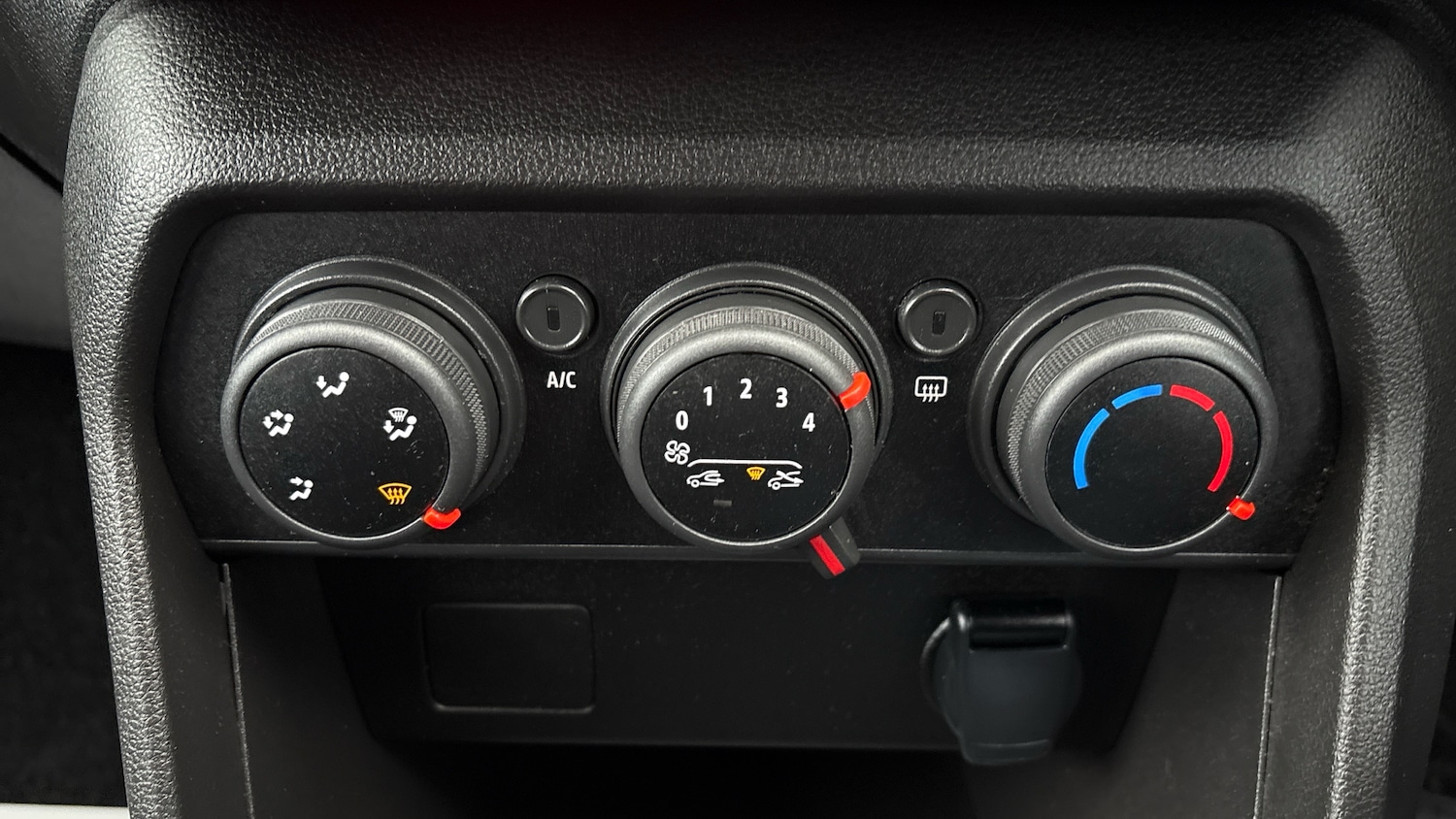 Used Dacia Sandero 2023 for sale - 76818774: Photo 30