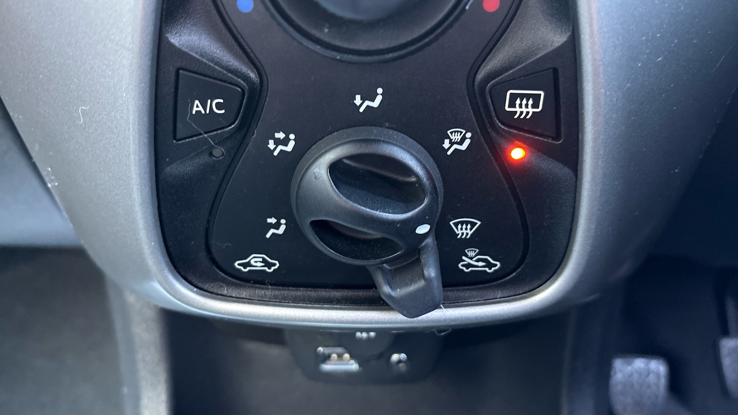 Used Toyota AYGO 2016 for sale - 77363943: Photo 26