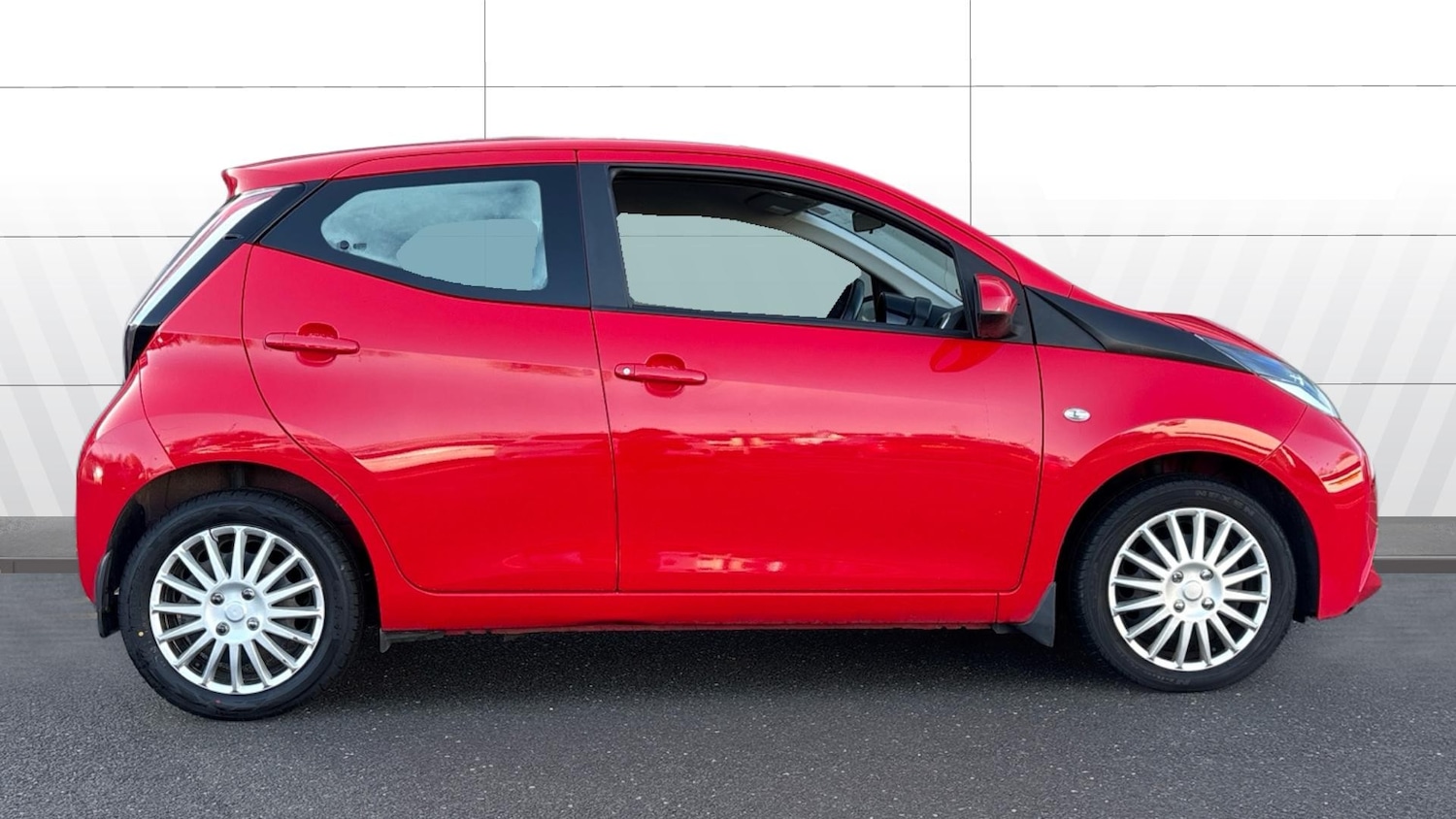 Used Toyota AYGO 2016 for sale - 77363943: Photo 5
