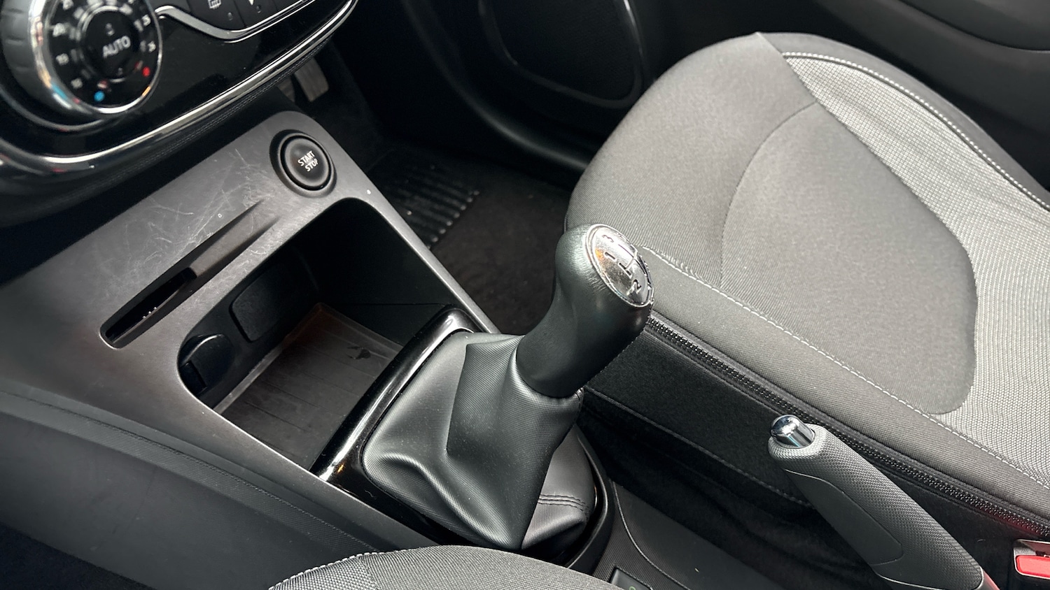 Used Renault Captur 2015 for sale - 77420965: Photo 13