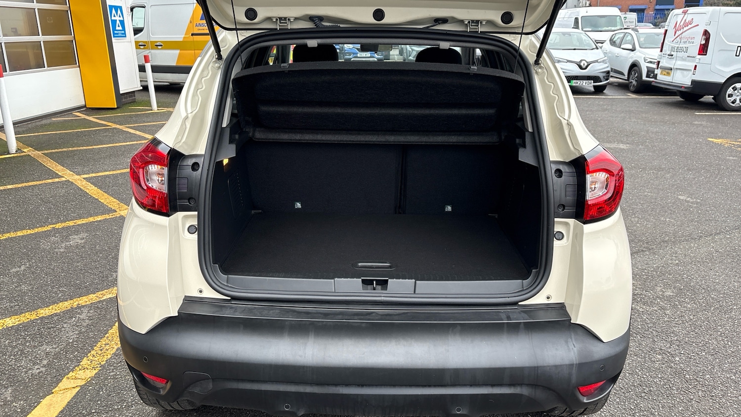 Used Renault Captur 2015 for sale - 77420965: Photo 4