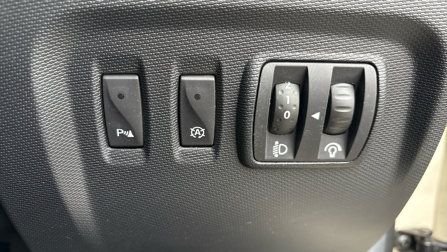 Used Renault Captur 2015 for sale - 77420965: Photo 42