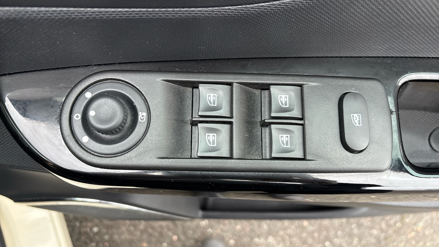 Used Renault Captur 2015 for sale - 77420965: Photo 44