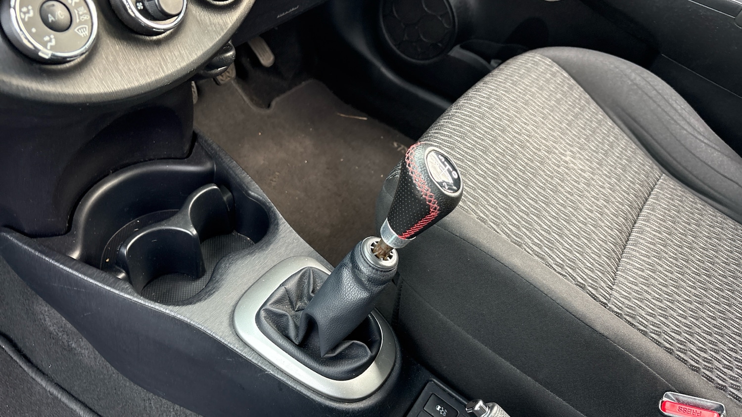 Used Toyota Yaris 2013 for sale - 76467915: Photo 13