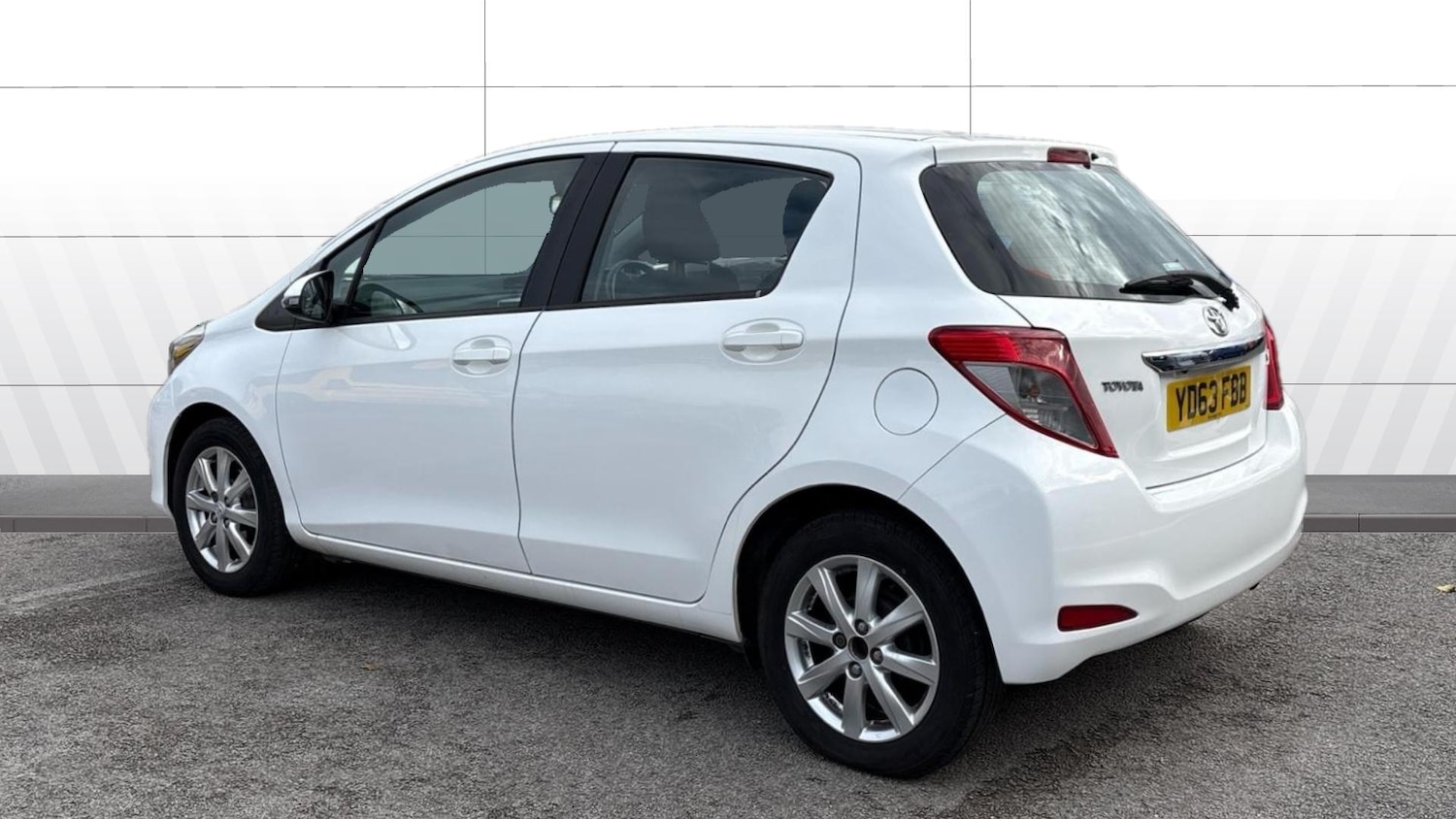 Used Toyota Yaris 2013 for sale - 76467915: Photo 2