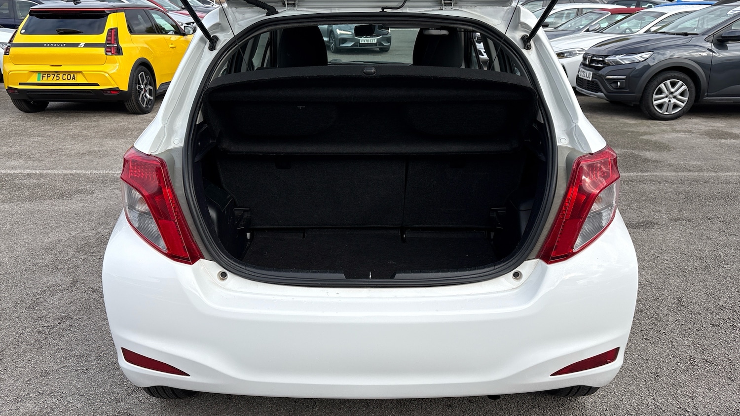 Used Toyota Yaris 2013 for sale - 76467915: Photo 4