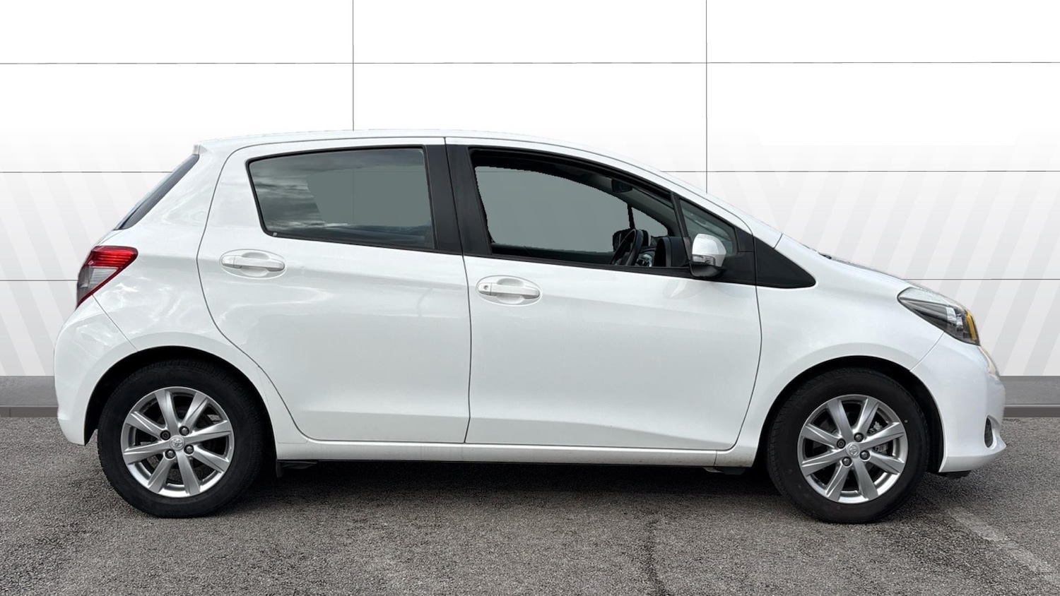 Used Toyota Yaris 2013 for sale - 76467915: Photo 5