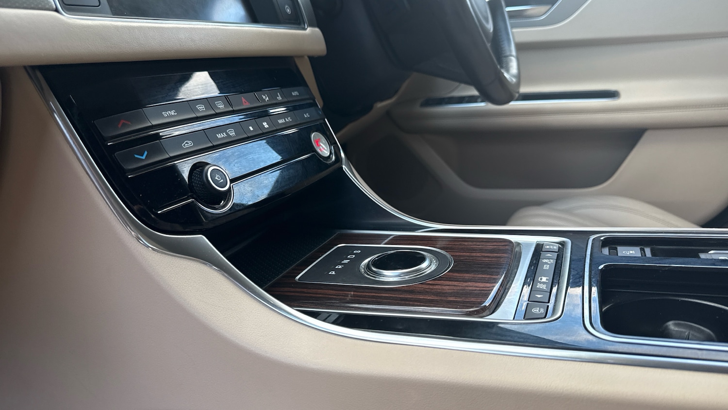 Used Jaguar XF 2018 for sale - 77324346: Photo 13