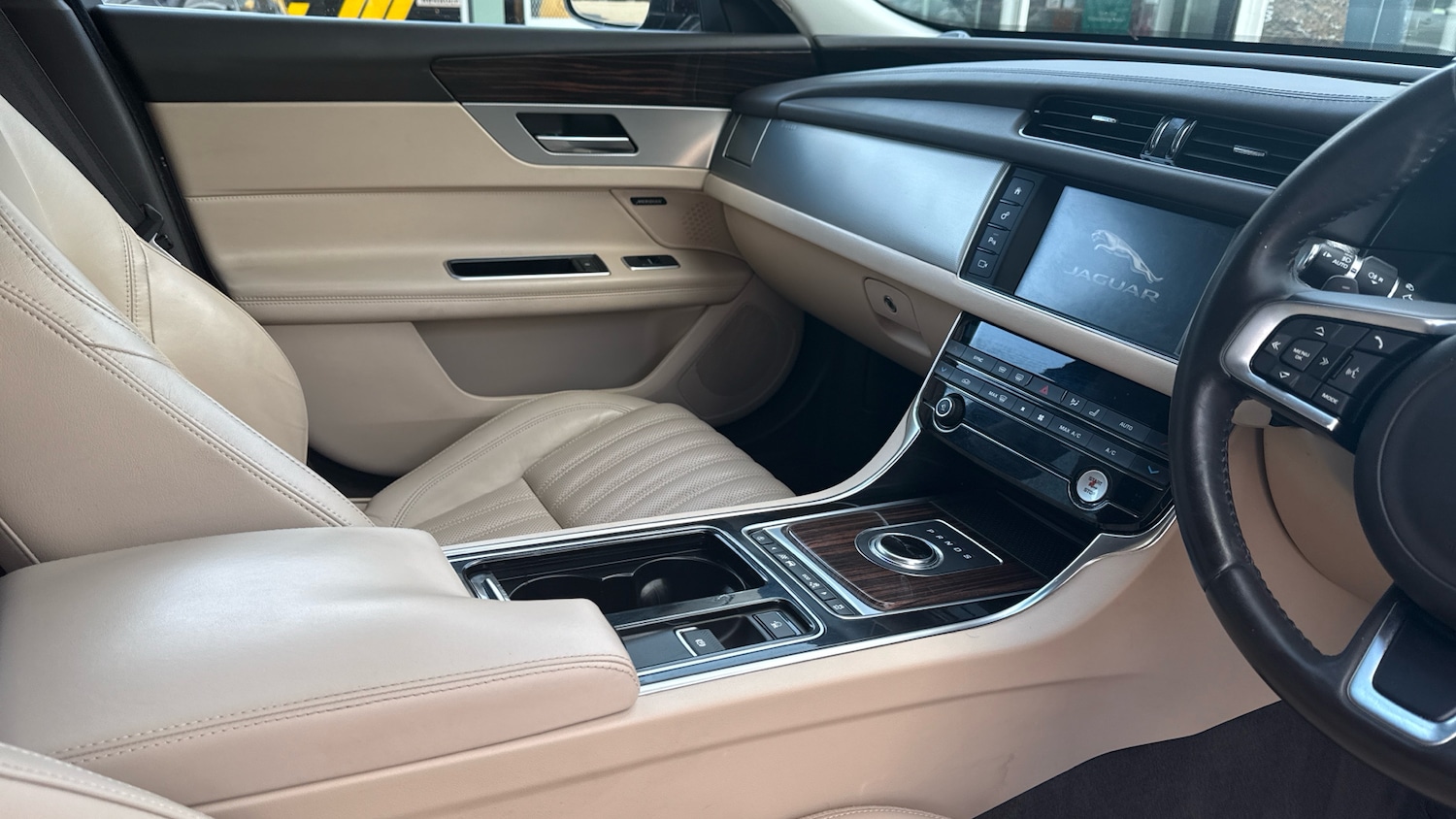 Used Jaguar XF 2018 for sale - 77324346: Photo 14