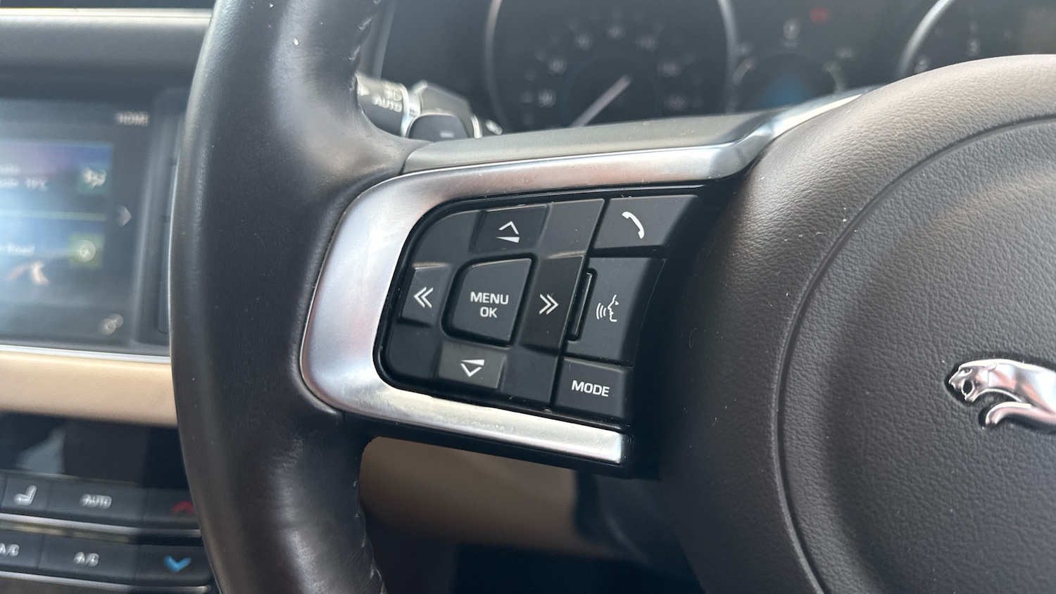 Used Jaguar XF 2018 for sale - 77324346: Photo 27