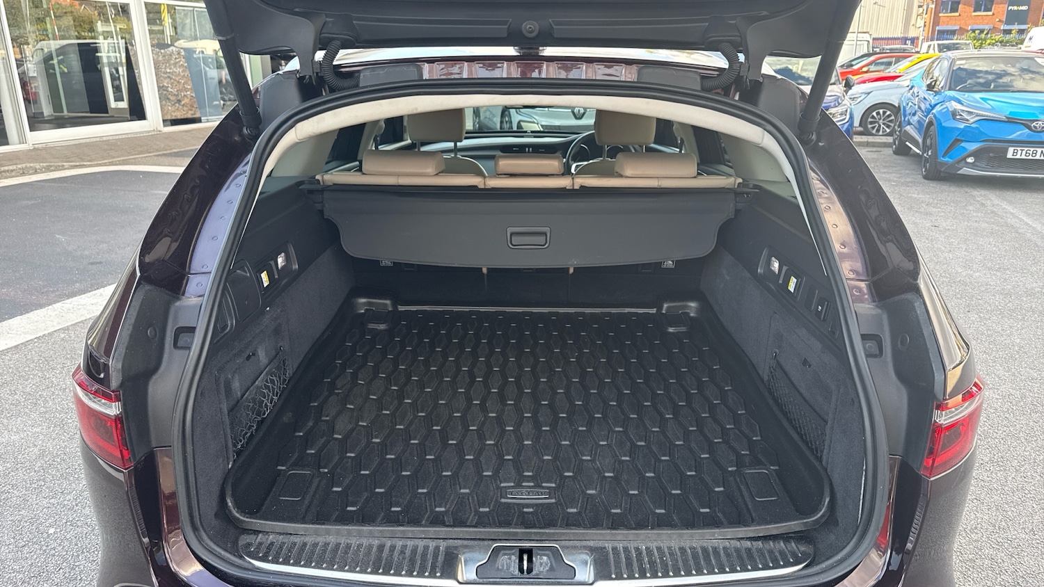 Used Jaguar XF 2018 for sale - 77324346: Photo 4