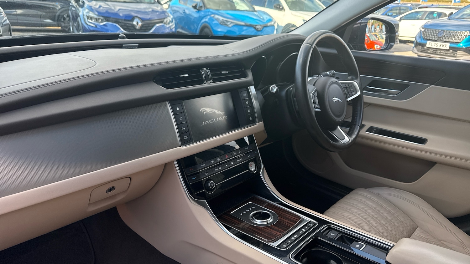 Used Jaguar XF 2018 for sale - 77324346: Photo 9