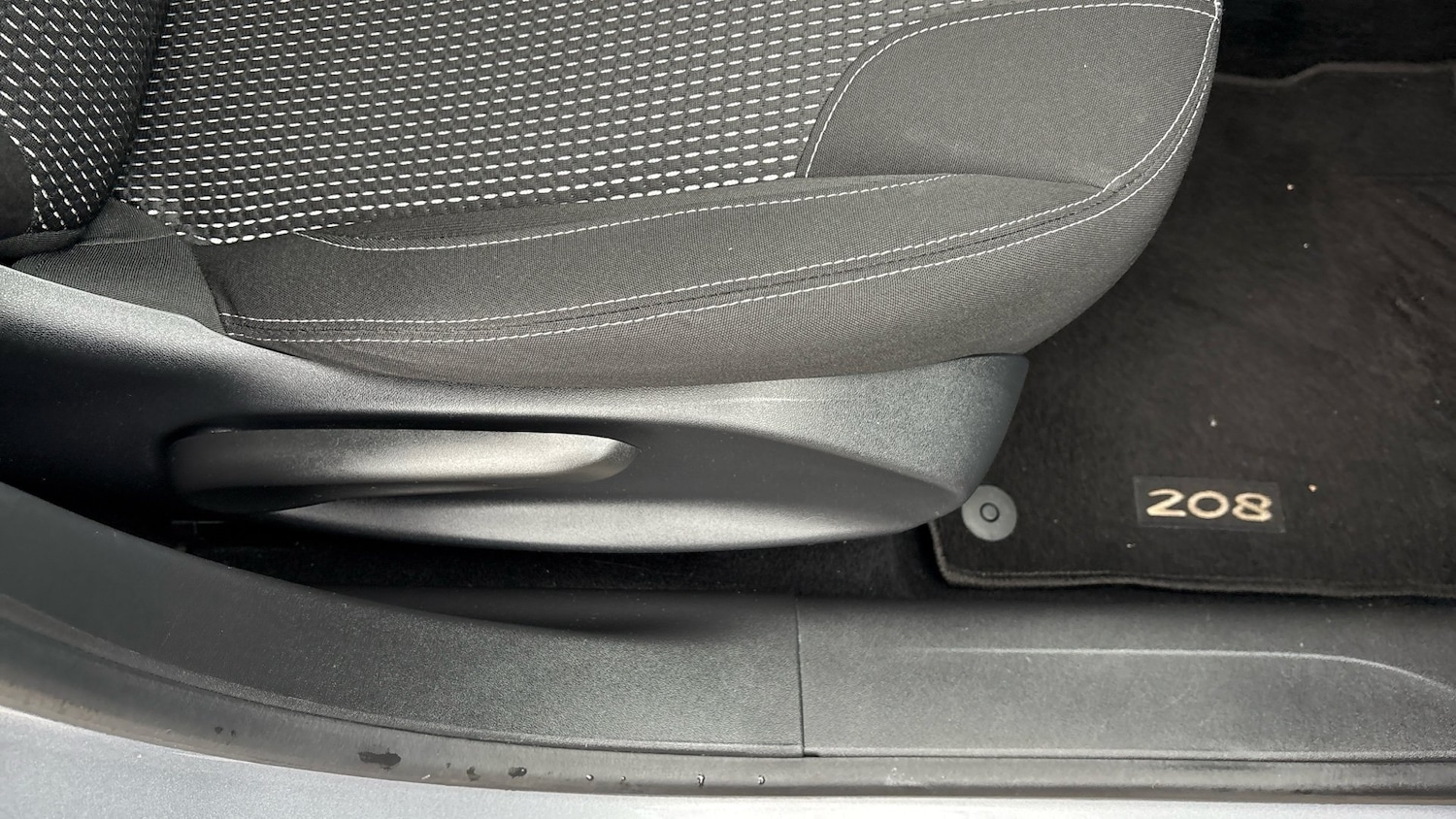 Used Peugeot 208 2019 for sale - 76718853: Photo 33