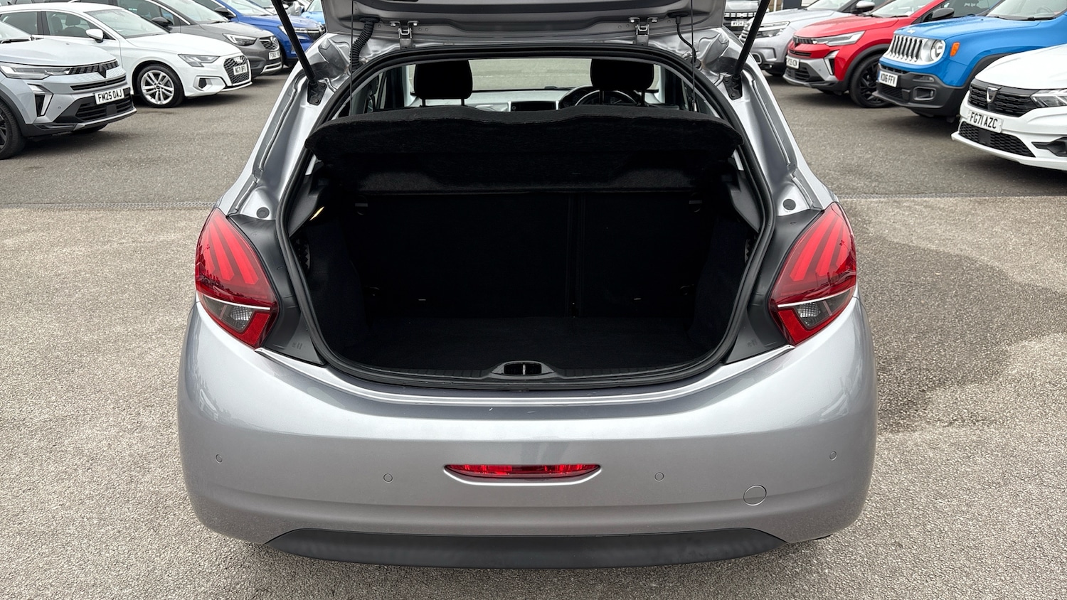 Used Peugeot 208 2019 for sale - 76718853: Photo 4