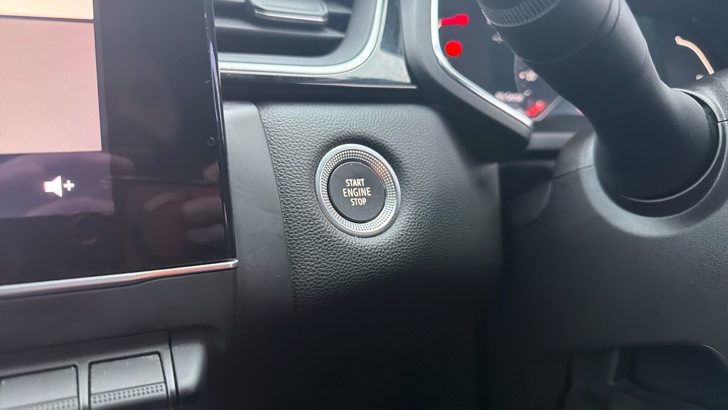 Used Renault Captur 2022 for sale - 76968704: Photo 30