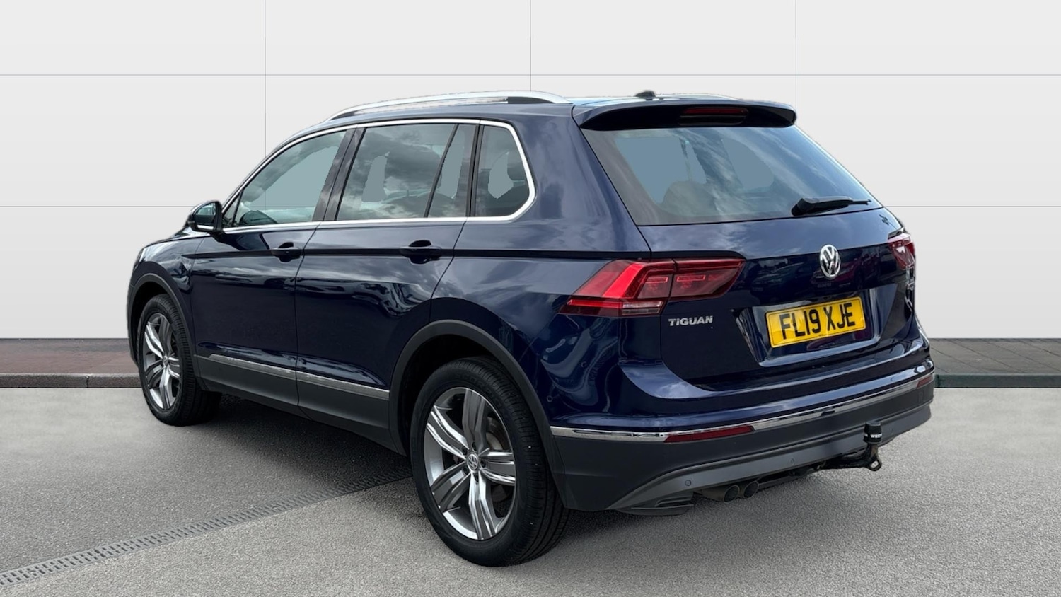 Used Volkswagen Tiguan 2019 for sale - 76639599: Photo 2