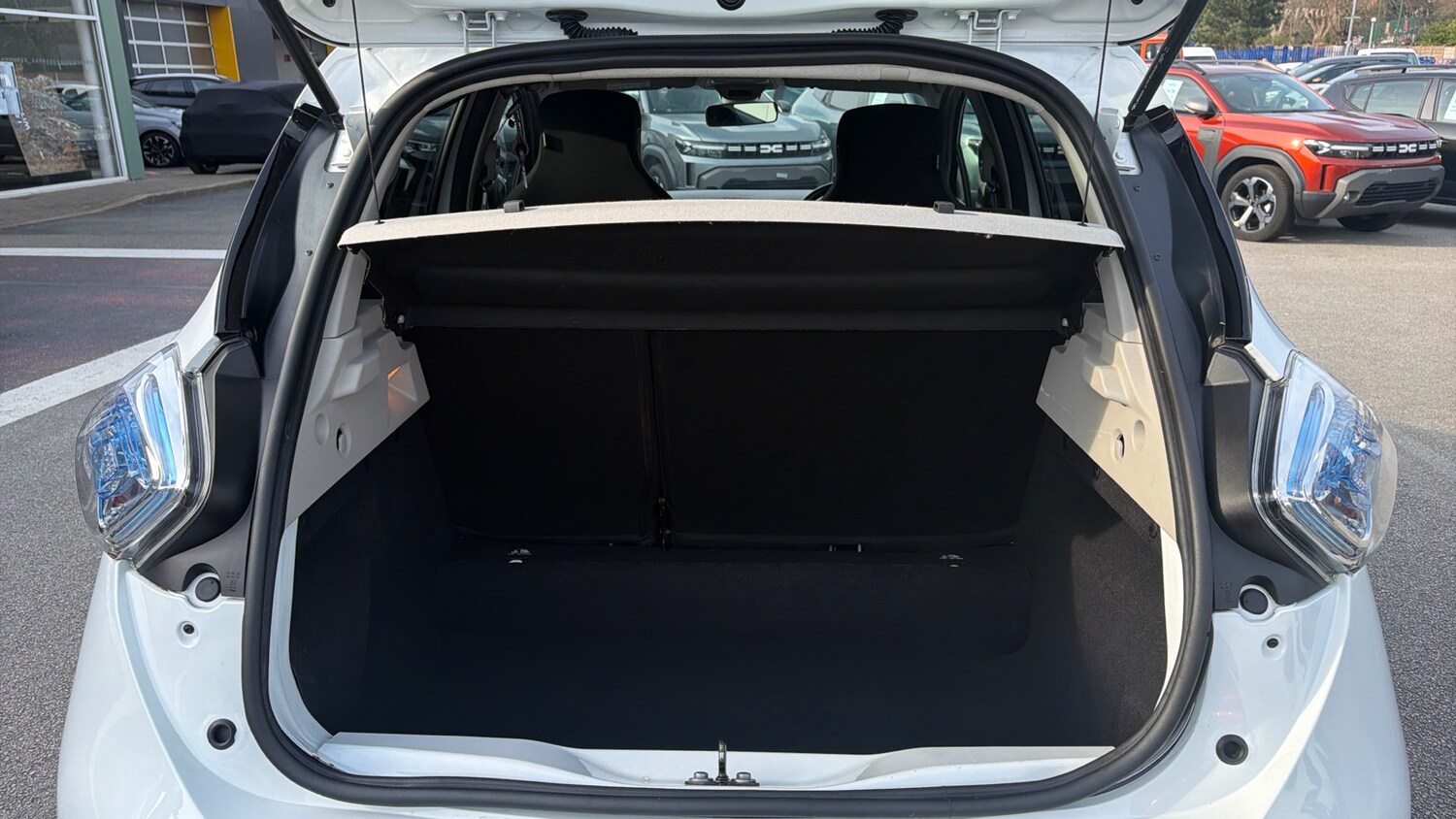 Used Renault Zoe 2019 for sale - 77963059: Photo 4