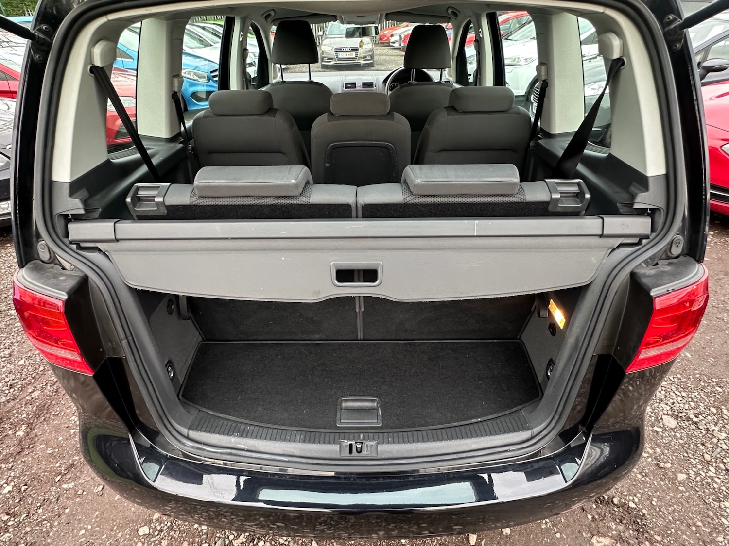 Used Volkswagen Touran 2011 for sale - 77316548: Photo 12