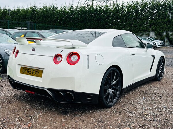 Used Nissan GT-R 2015 for sale - 75314405: Photo 2