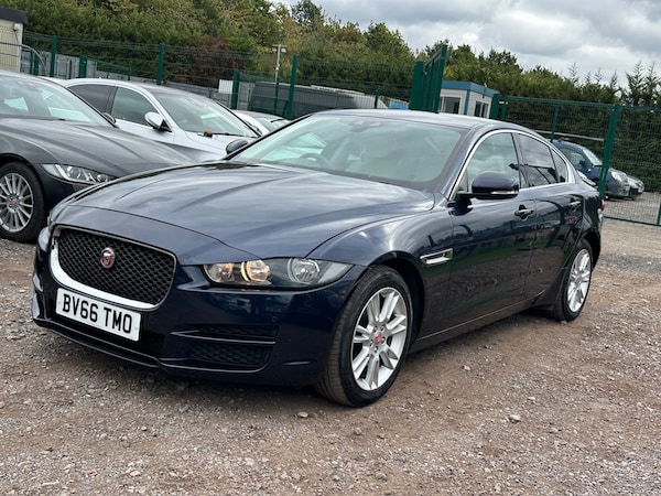 Used Jaguar XE 2016 for sale - 75651513: Photo 3
