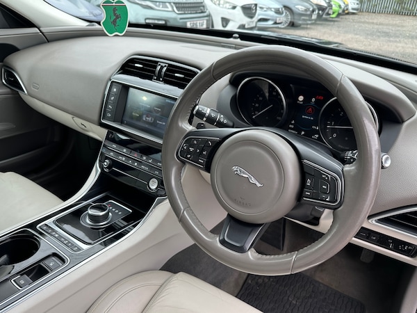 Used Jaguar XE 2016 for sale - 75651513: Photo 7