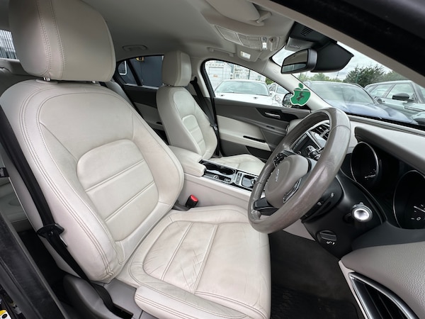 Used Jaguar XE 2016 for sale - 75651513: Photo 8