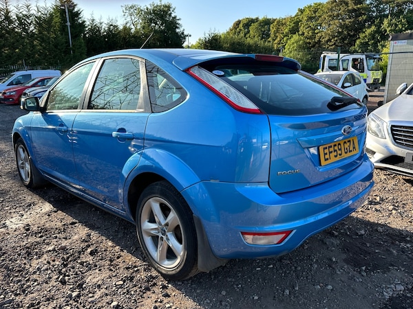 Used Ford Focus 2010 for sale - 75129043: Photo 2
