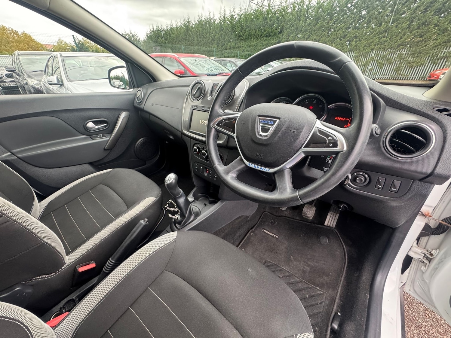 Used Dacia Sandero Stepway 2020 for sale - 76344298: Photo 13