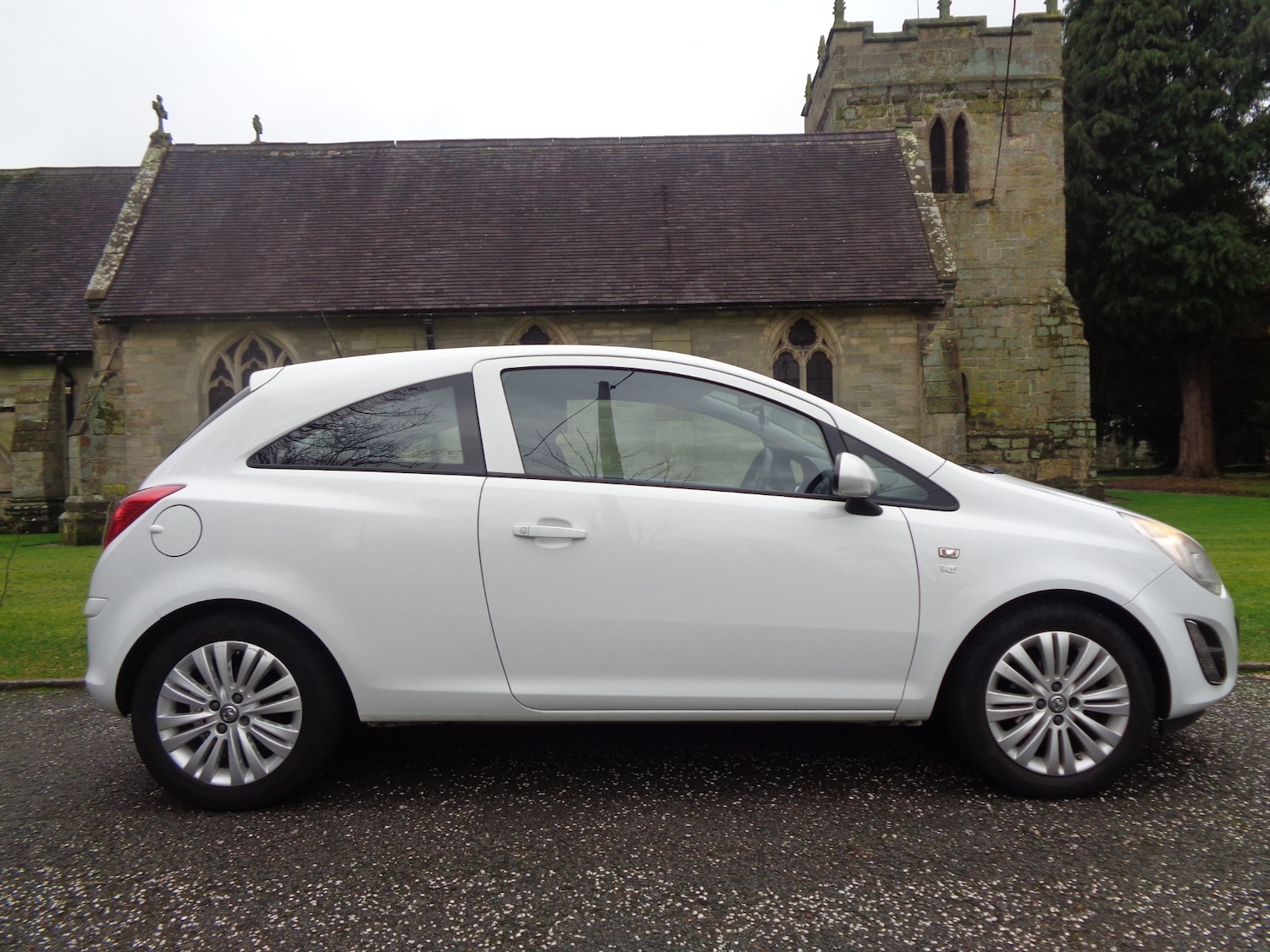Used Vauxhall Corsa 2011 for sale - 77404815: Photo 3