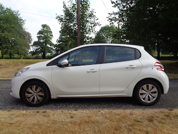 Used Peugeot 208 2013 for sale - 79251997: Photo