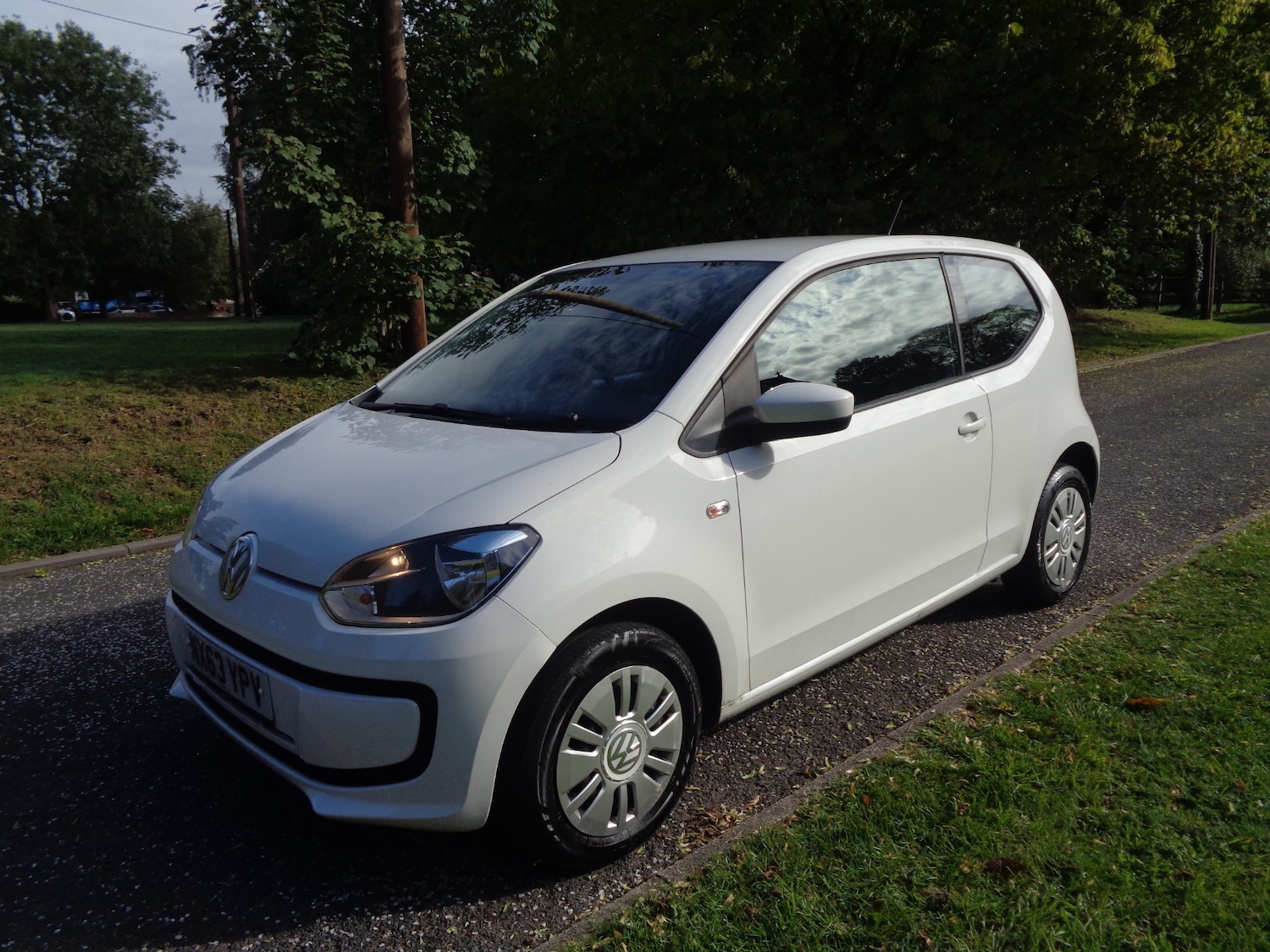 Used Volkswagen up! 2013 for sale - 76075551: Photo 2