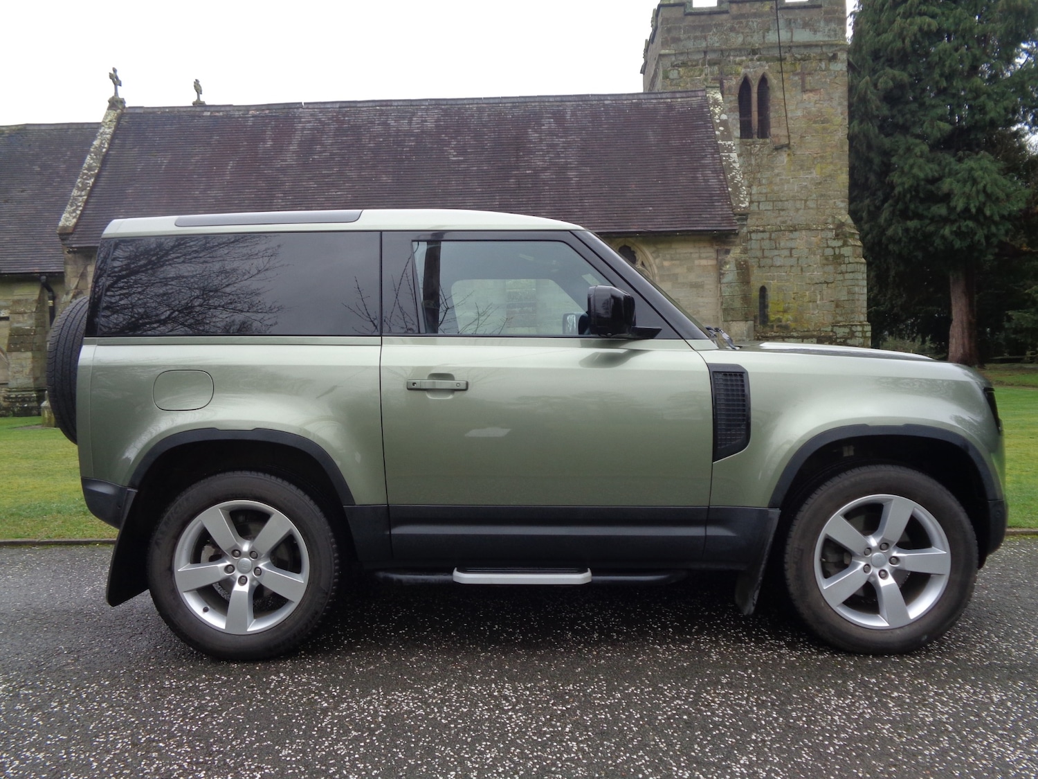 Used Land Rover Defender 2022 for sale - 77651503: Photo 4